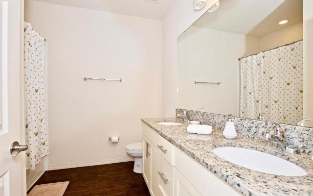 New listing townhouse in gated community sleeps 6 10 min to Disney