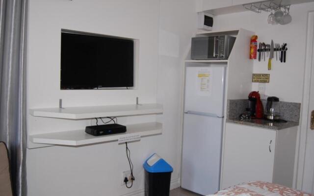 RJ'S Guesthouse