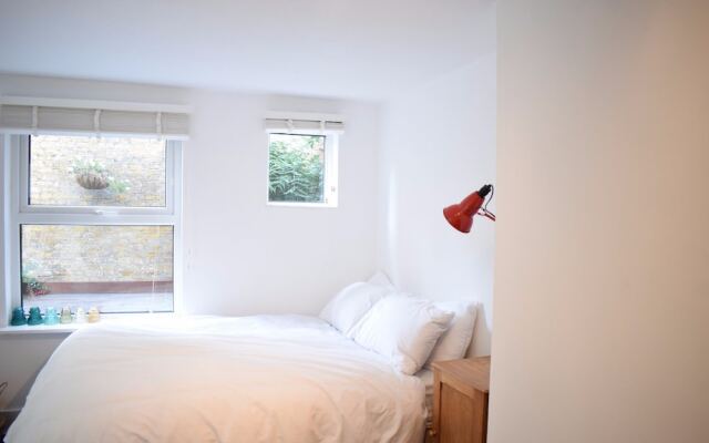 Light and Spacious 2 Bedroom Apartment in Peckham