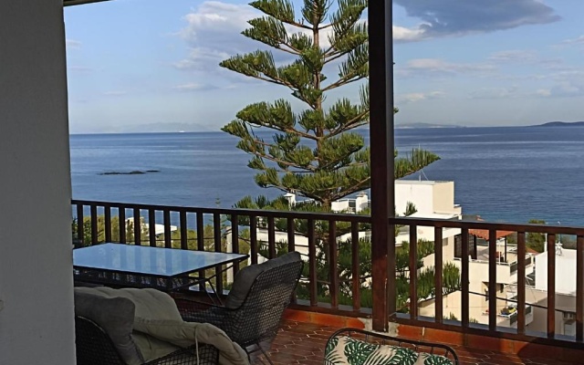 Beautiful 2-bed House in Saronida