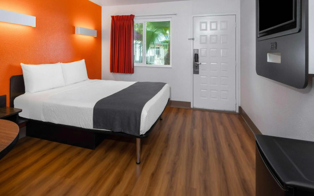 Motel 6 Carpinteria, CA - Santa Barbara - South