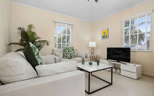Cozy 3br2ba Great Location w Private Pool Patio