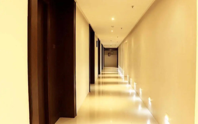 OYO Premium Airport VIP Road