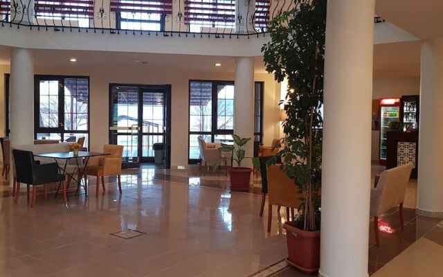Flora Hotel
