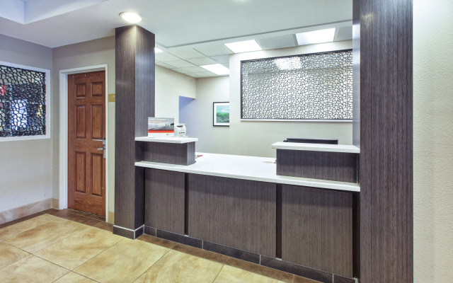 Candlewood Suites Indianapolis Airport by IHG