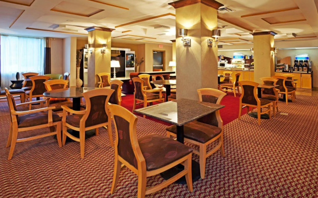 Holiday Inn Express Hotel & Suites Birmingham - Inverness by IHG