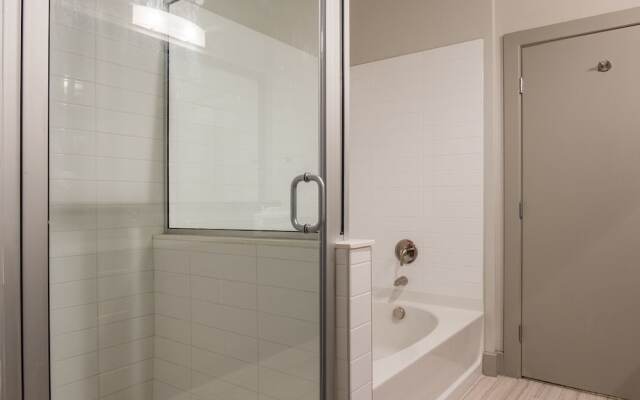 Uptown Downtown City View 1 BR Apt by Frontdesk