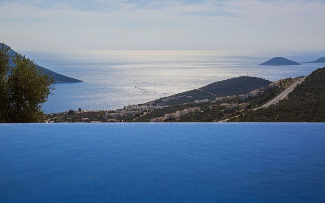 Villa Merak by Akdenizvillam