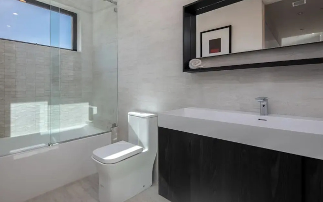 Elegant Melrose Home w Pool and Private Rooftop