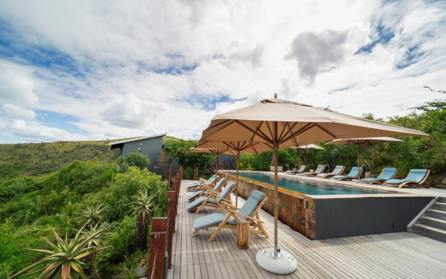 Rhino Ridge Safari Lodge