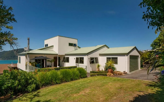 Picturesque on Paku - Tairua Holiday Home