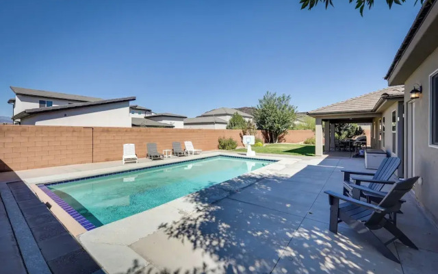 Hurricane Getaway w/ Private Pool, Mtn Views!