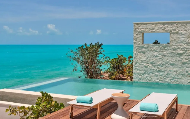 Private Oceanfront Luxury Infinity Pool Slide