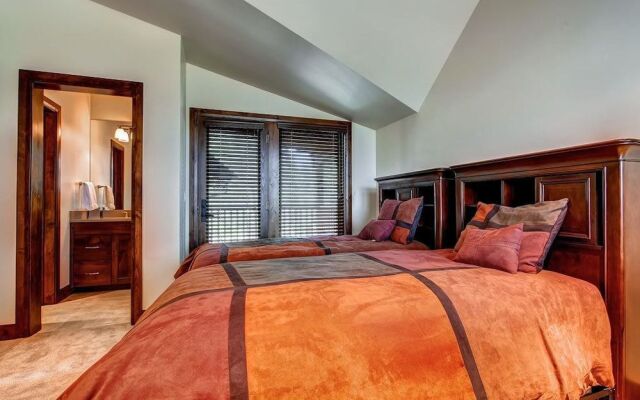 Cawha Outlook Chalet by RedAwning