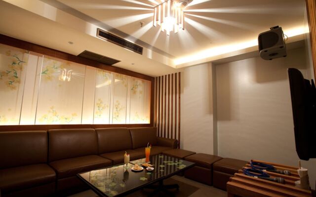 Ploy Palace Hotel