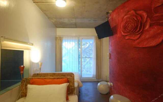 Orange Moon Inn