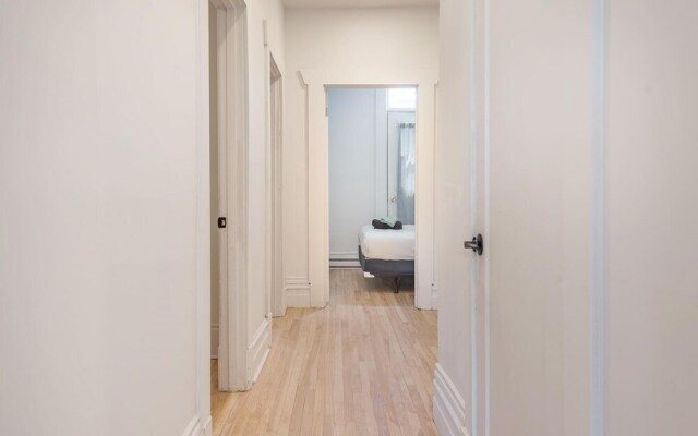 Bright and Cozy 4bedr in the of Mile-end