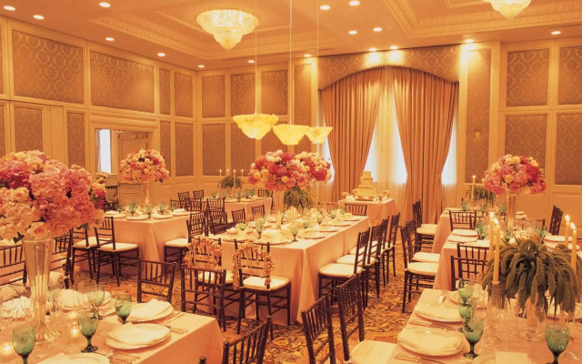 Market Pavilion Hotel