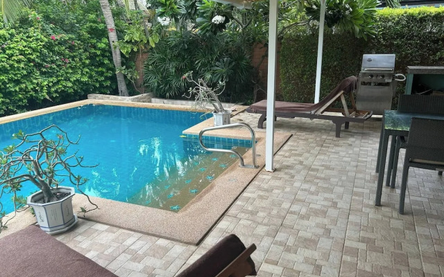 Hidden Villa Oasis Private Pool 2km to Beach&mall