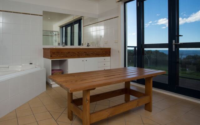 Kara Yaringa on Hill Street