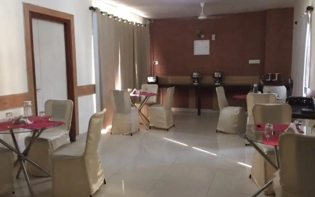 Urban Suites Palm Beach Road