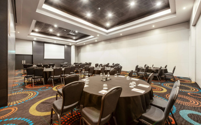 Radisson RED Hotel London Heathrow
