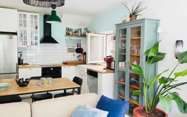 Large 2 bedrooms house with parking