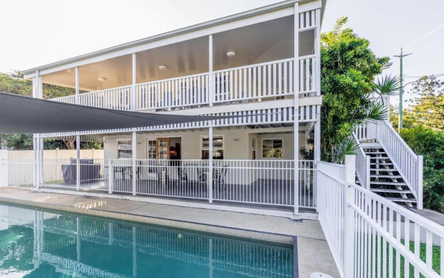 Island Adventure Holiday House