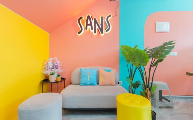 Sans Hotel Clover Ace Surabaya by RedDoorz