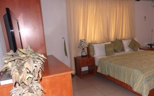 La Playa Suites