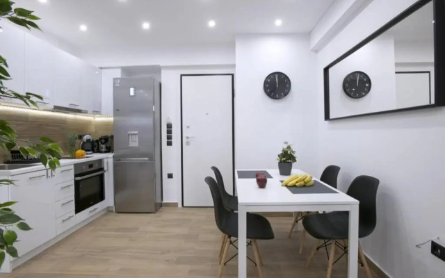 (B) Koukaki, A modern, newly refurbished Studio 4ppl