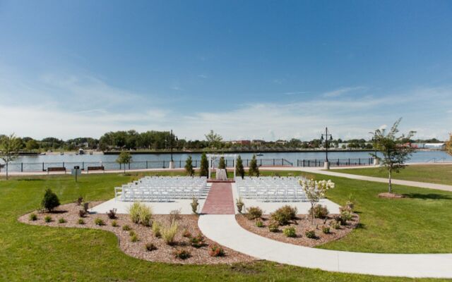 DoubleTree by Hilton Bay City - Riverfront