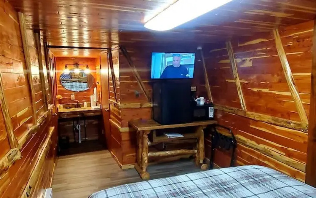 Log Cabin Inn