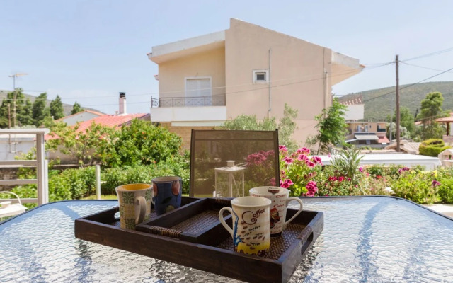 Bright & Spacious two-floor Family Garden Home