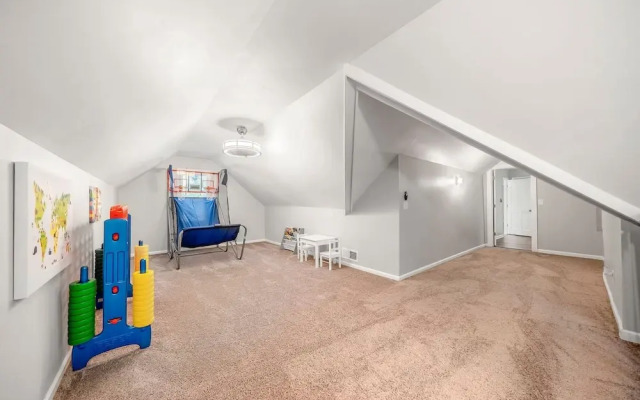 Beautiful Large Newly Renovated 5 Bedroom House