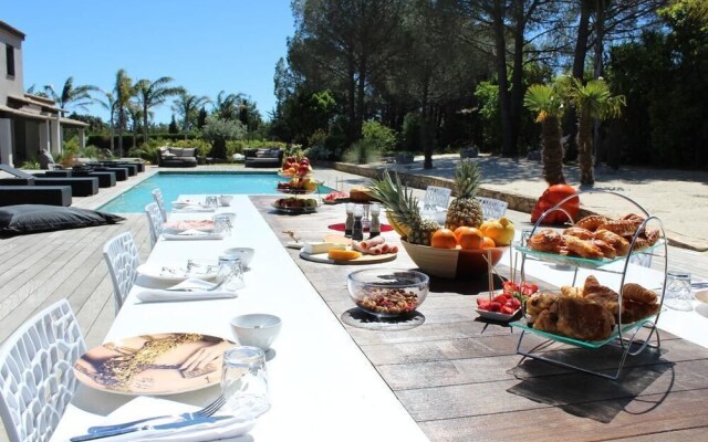 SHANGTASIA Luxury Art Room