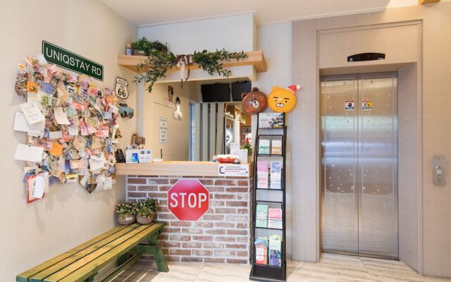 Uniqstay Hostel And Suite