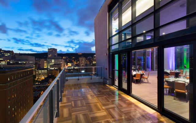 Holiday Inn Hotel & Suites Montreal Centre-ville Ouest by IHG