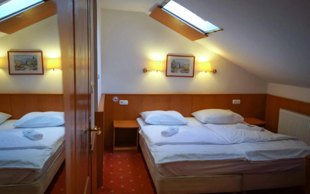 Korona Hotel Panzio
