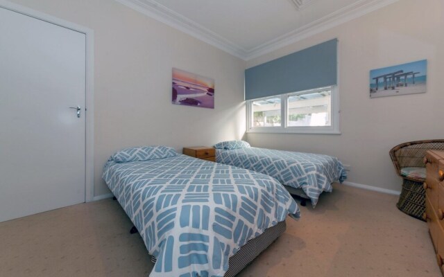 Seaview Crescent, 8