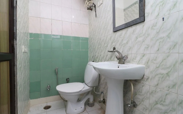 OYO 40425 Hotel Dazzle Inn