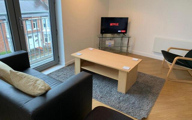 Central Darlington 2 Bed Apartment With Parking