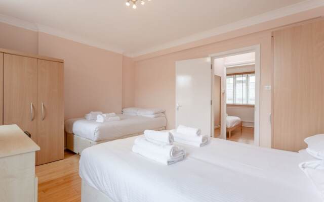 Spacious 3 Bedroom Flat In Covent Garden