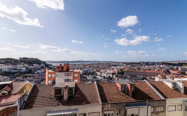 Guestready - Bright 2BR Apartment in the Heart of Graça