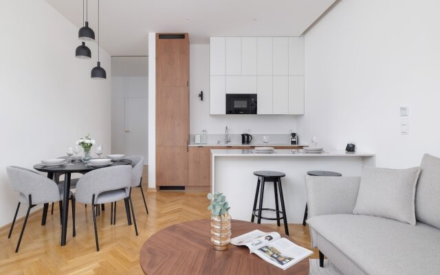 Słowackiego Elegant Apartment by Renters