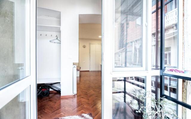 White Apartment Old Tbilisi