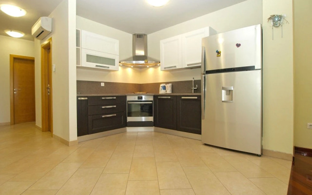 Apartment 1695