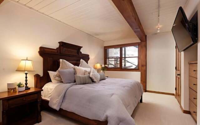 Snowmass Village 2 Bedroom Platinum-rated Ski In, Ski Out Condo