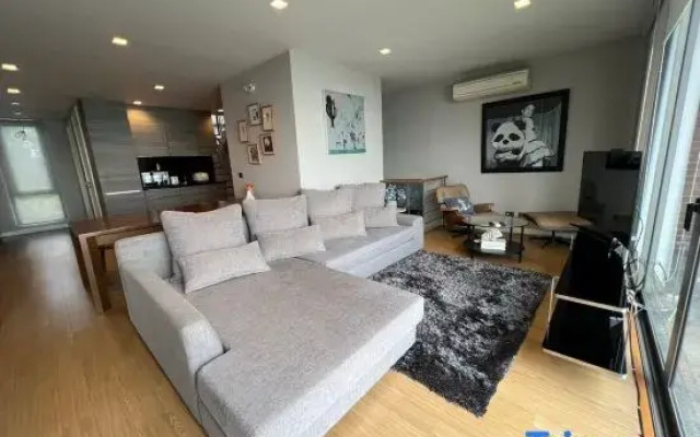 Sandbox 6 (3BR-max 12 guests)