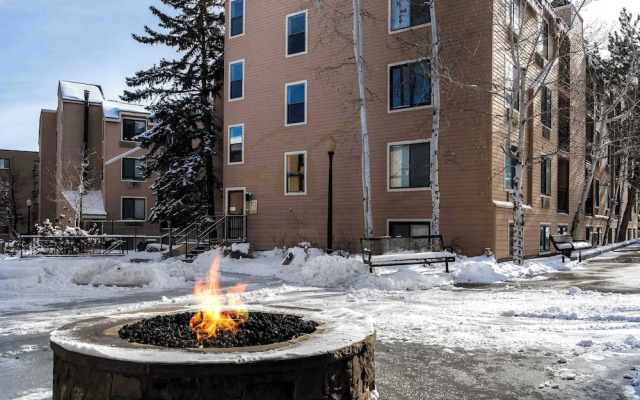 Cozy PC Condo Top Floor Studio